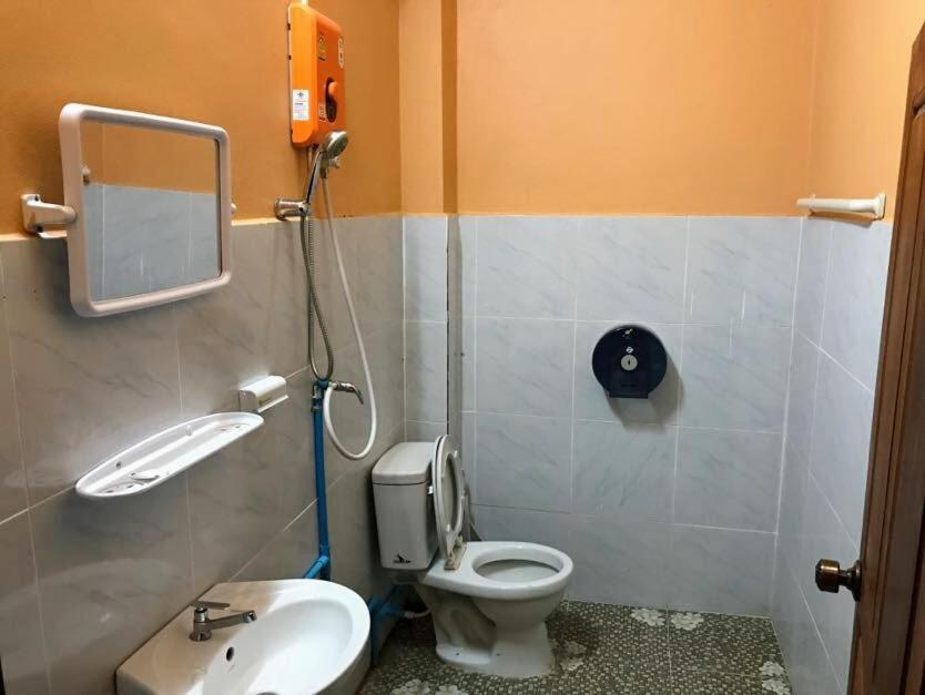 Soutchai Hostel And Tour Company Pakse Ngoại thất bức ảnh